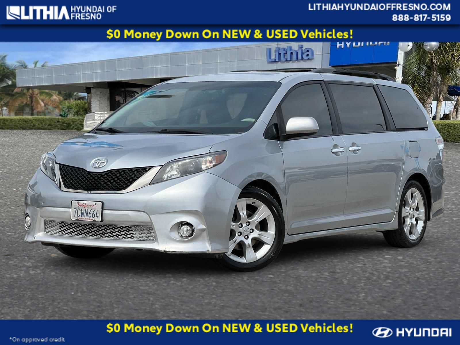 Used 2014 Toyota Sienna SE FWD image 1