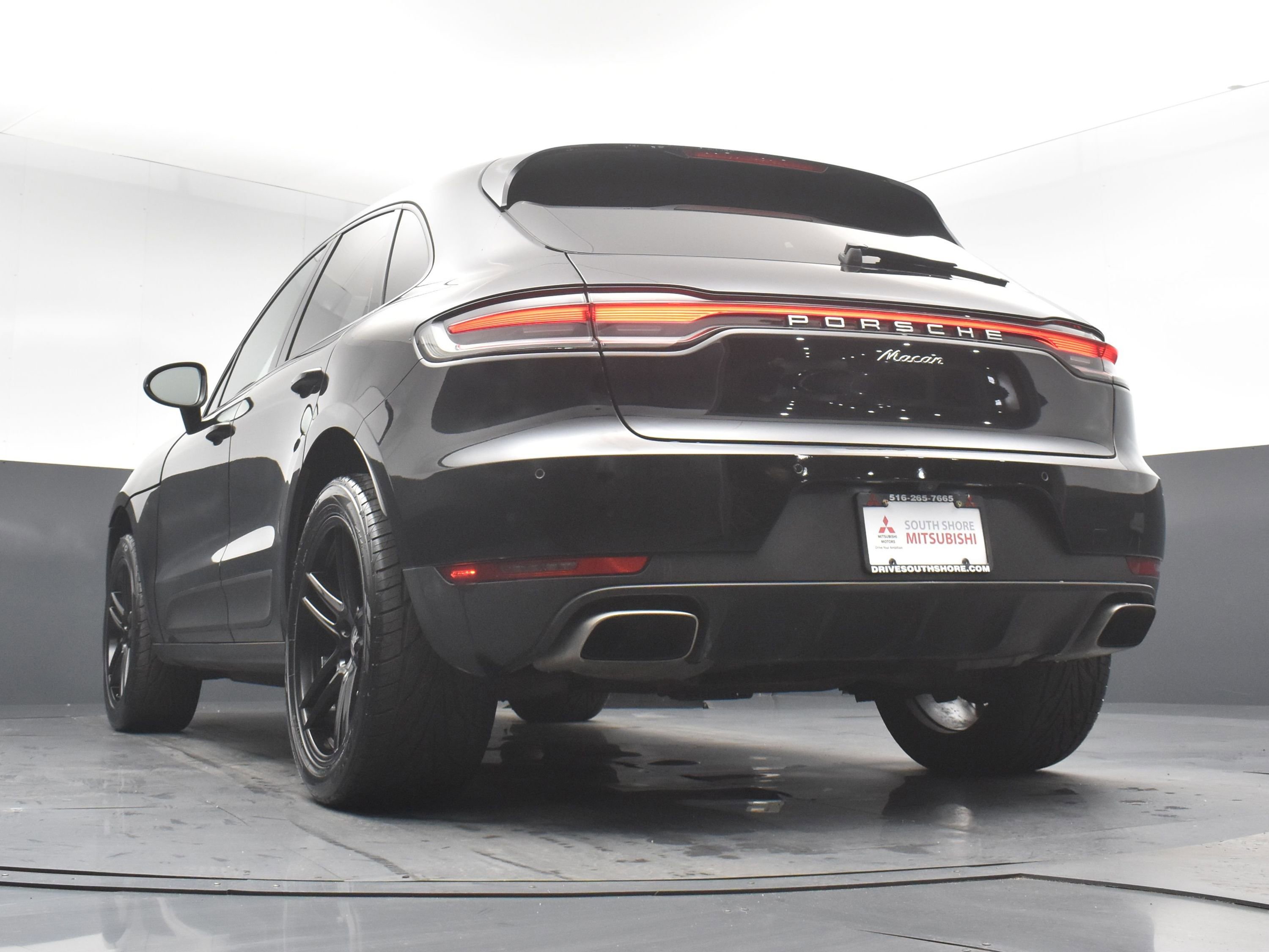 Used 2019 Porsche Macan AWD/4WD image 21
