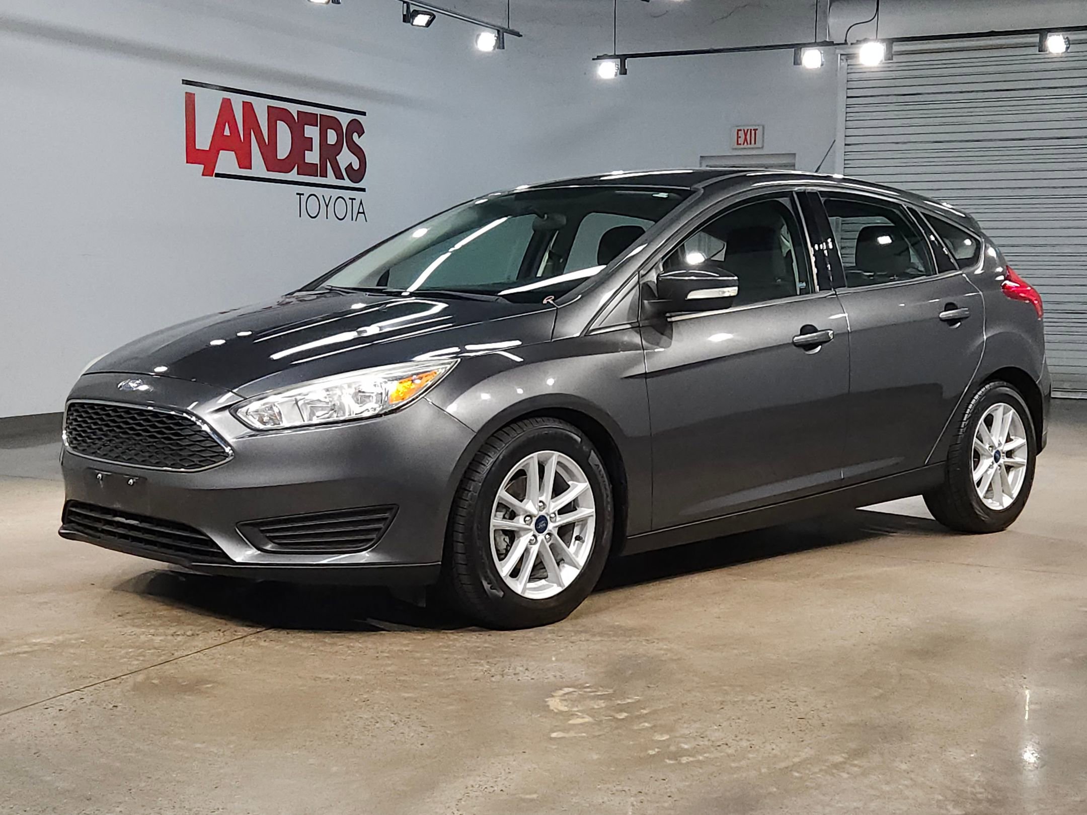 Used 2017 Ford Focus SE FWD image 3