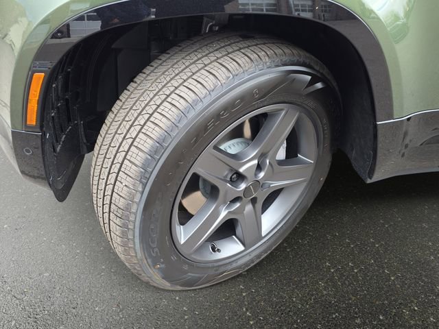 New 2026 Land Rover Defender 130 X-Dynamic SE image 32