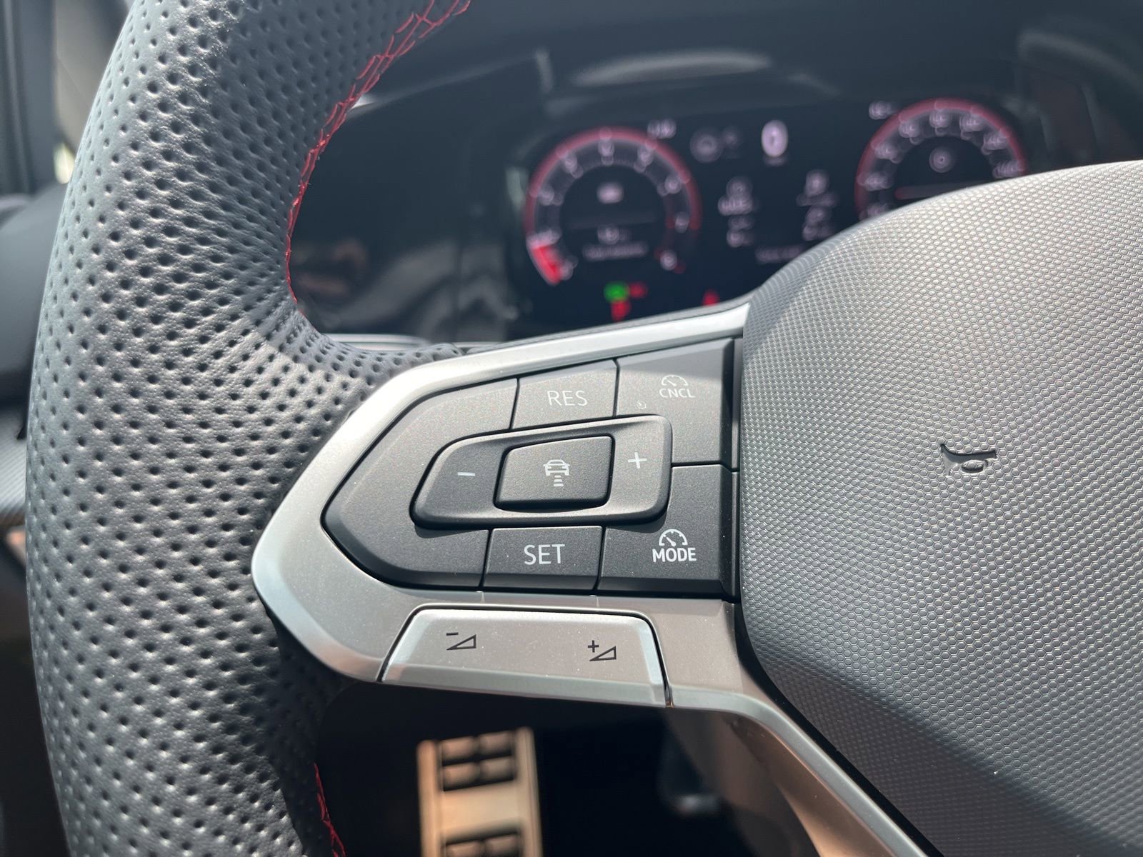 New 2026 Volkswagen GTI SE FWD image 9