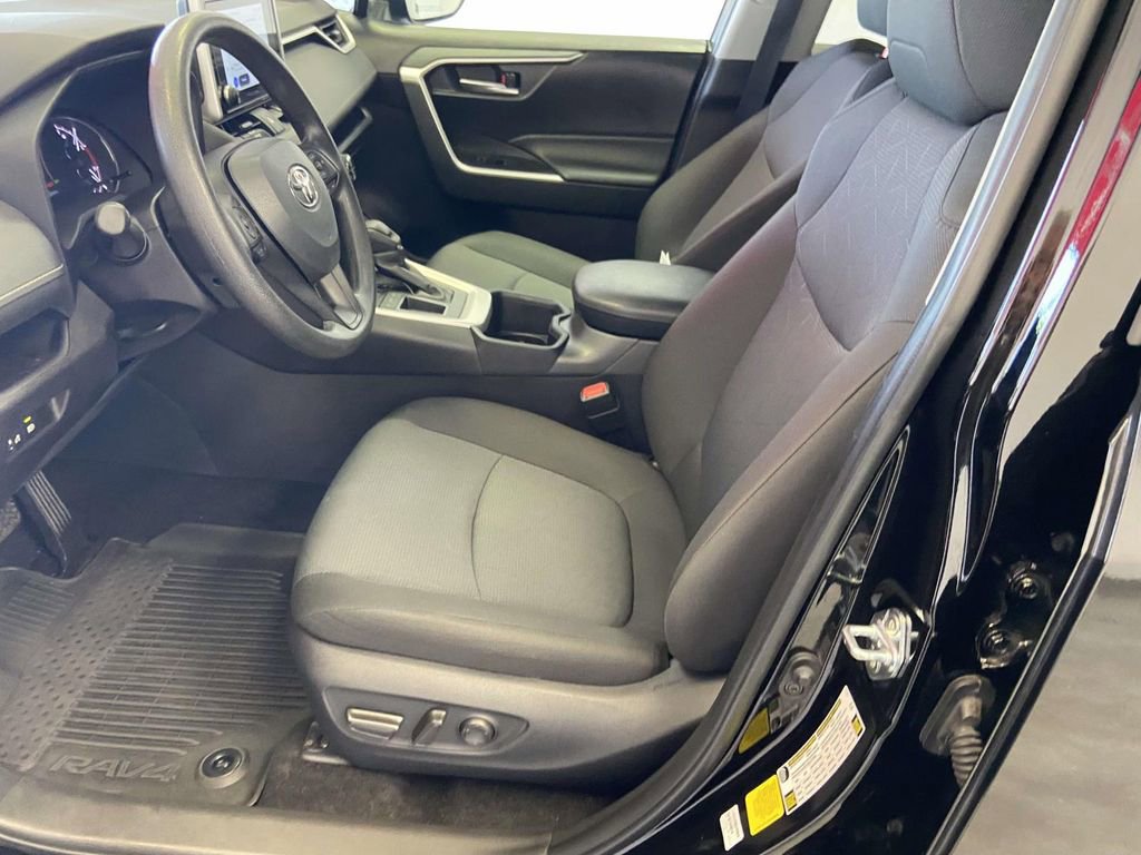 Used 2025 Toyota RAV4 XLE FWD image 17