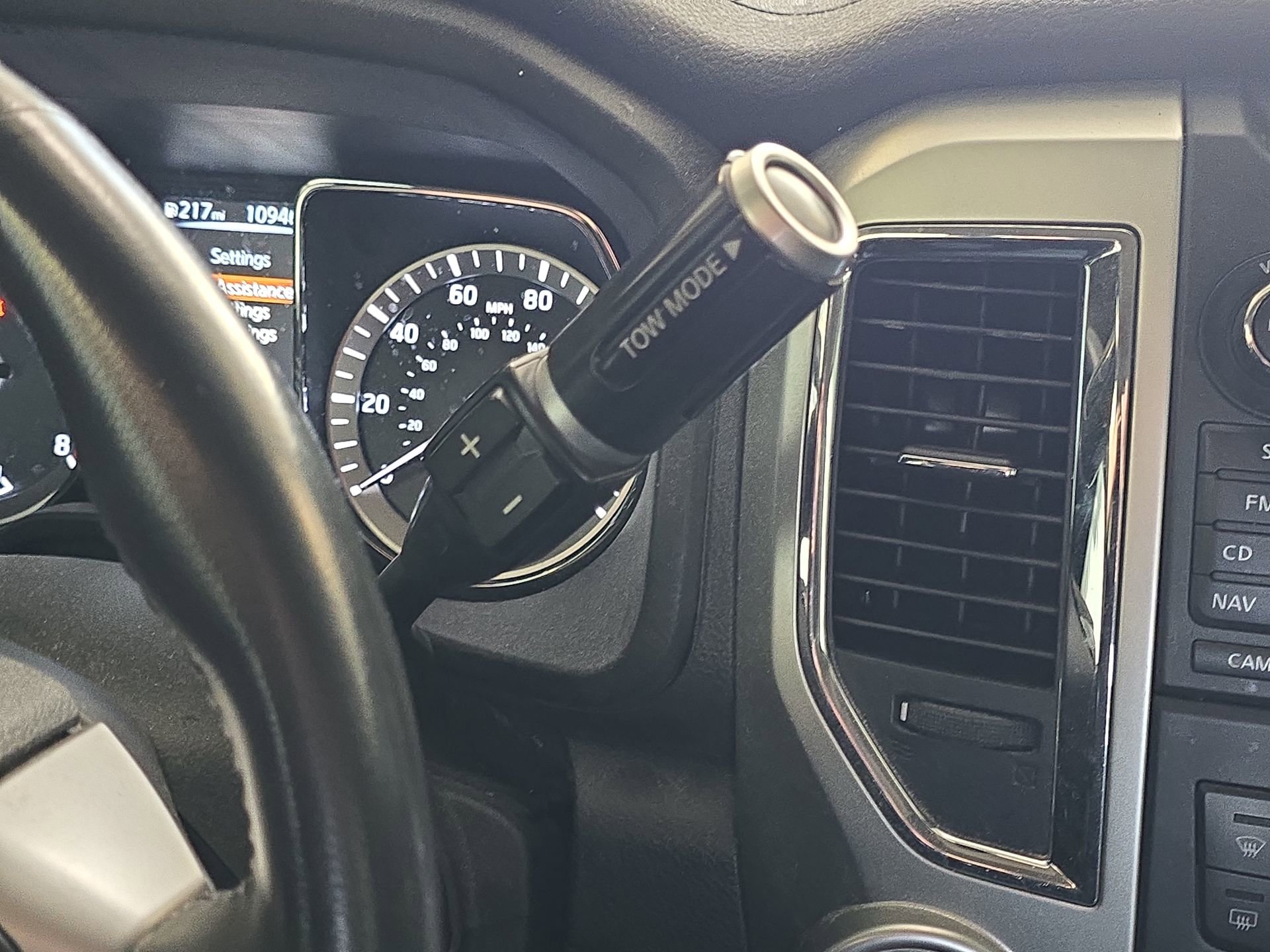 Used 2017 Nissan Titan SV image 20