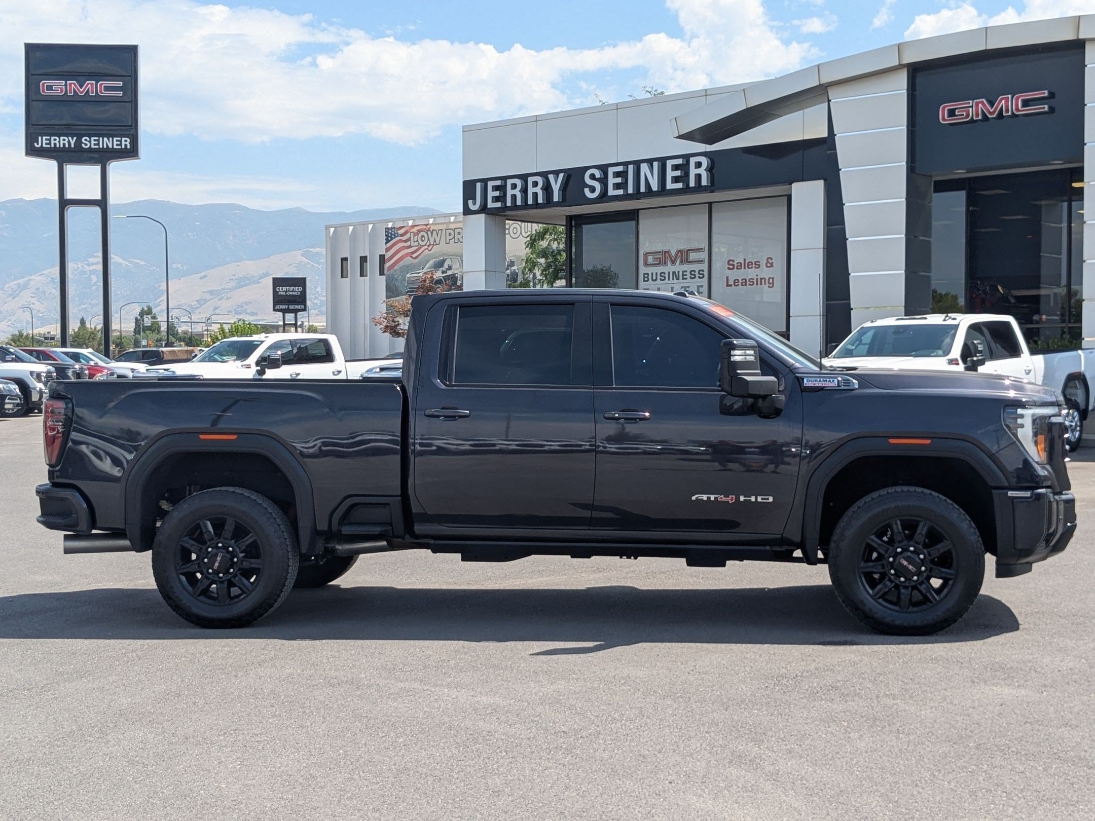 Used 2025 GMC Sierra 3500 AT4 w/ AT4 Premium Plus Package AWD/4WD image 7