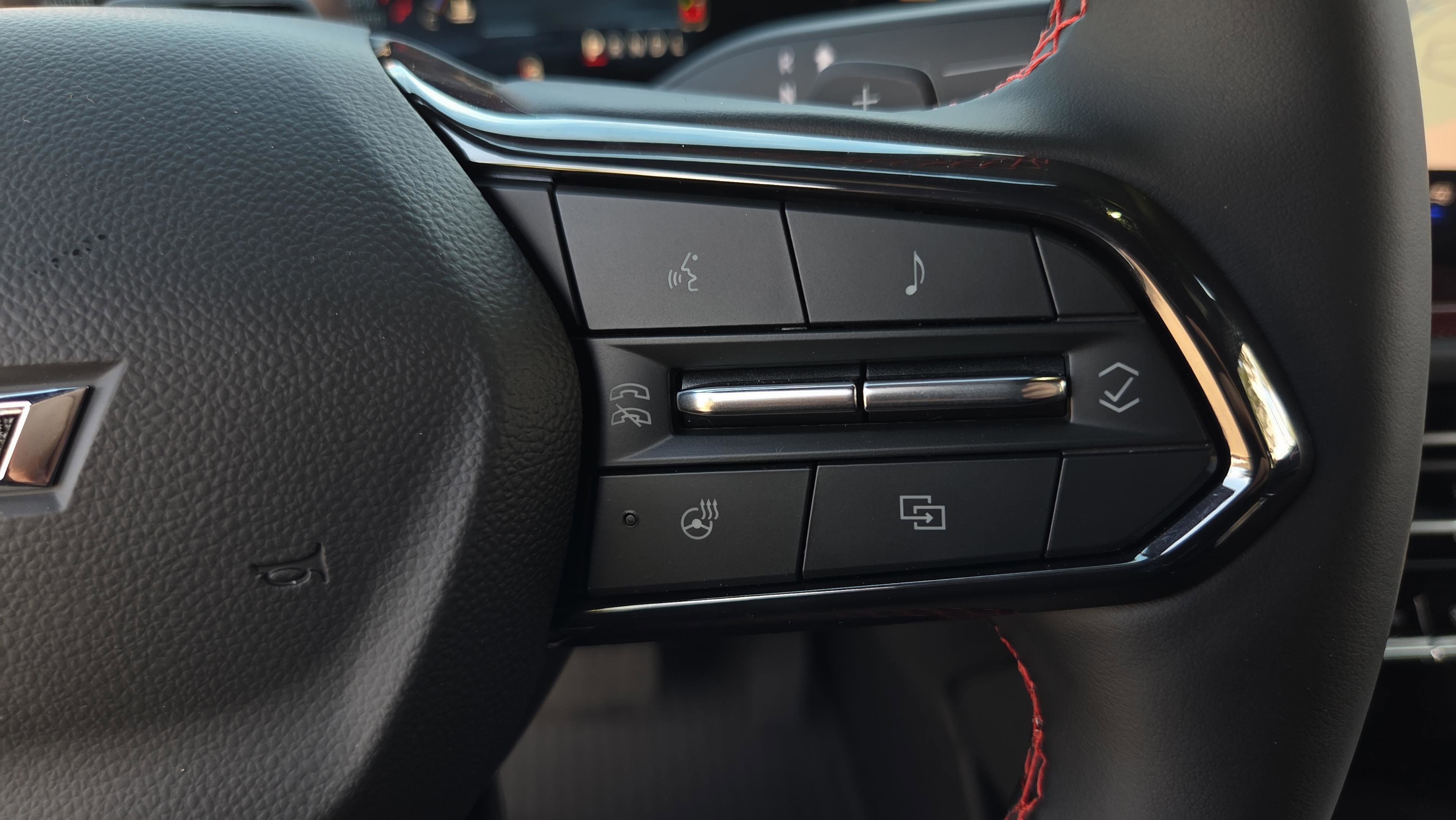 New 2026 Chevrolet Traverse RS w/ LPO, Floor Liner Package FWD image 26