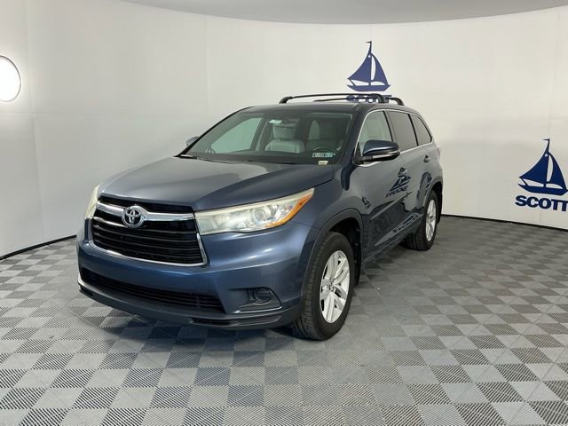 Used 2016 Toyota Highlander LE AWD/4WD image 3