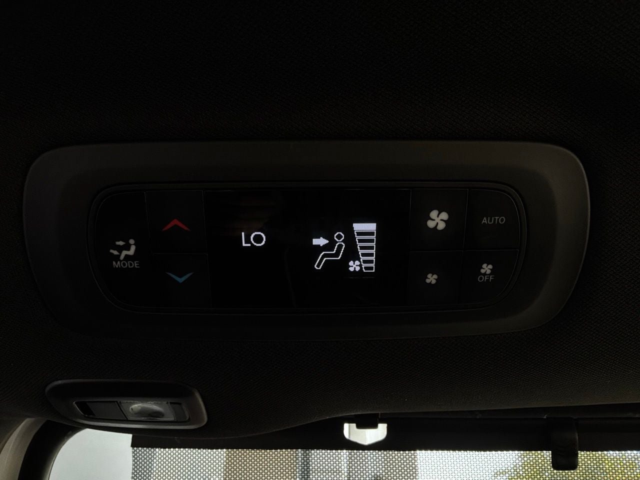 Used 2025 Chrysler Pacifica Limited FWD image 18