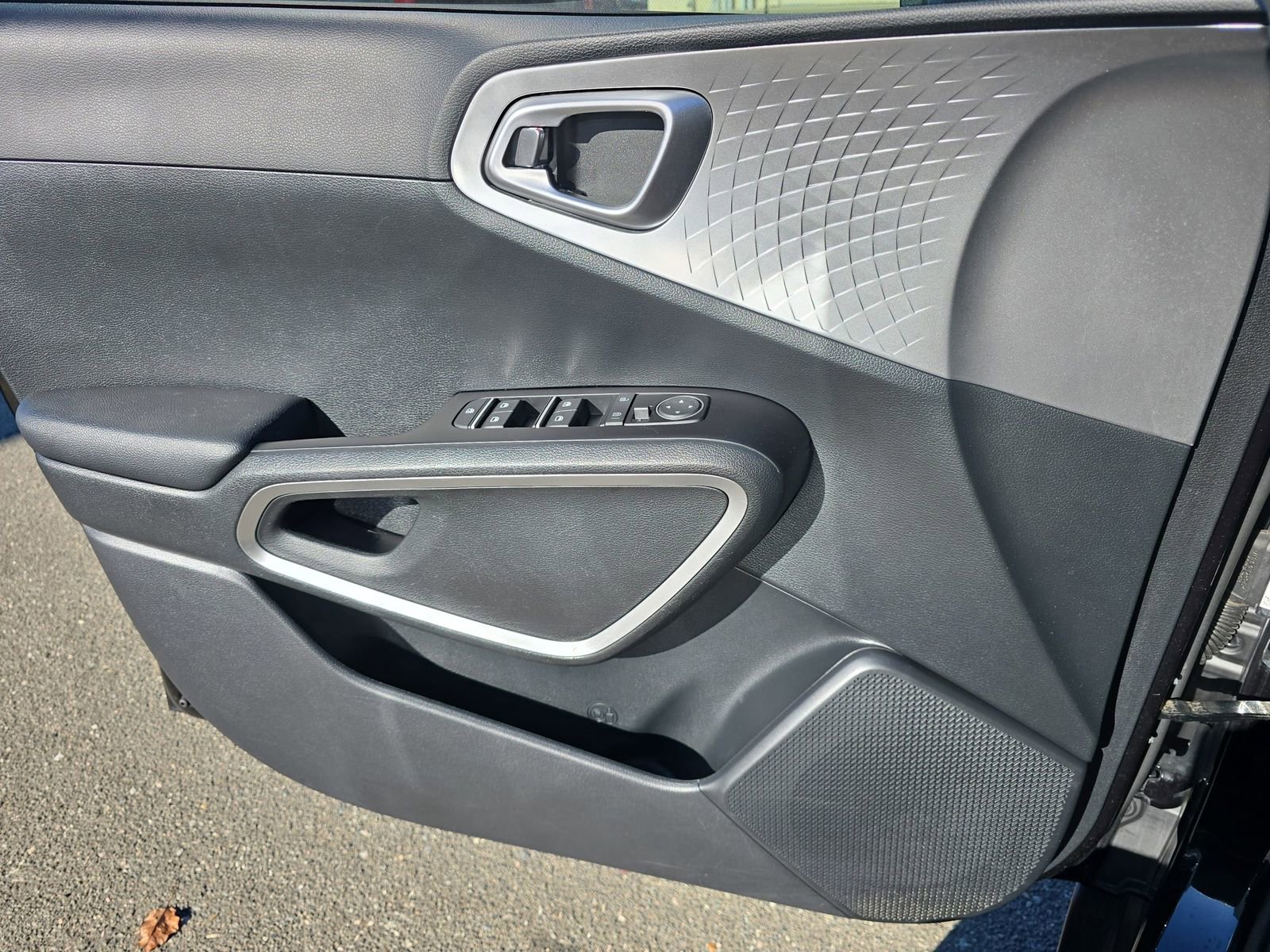 Used 2023 Kia Soul LX image 30