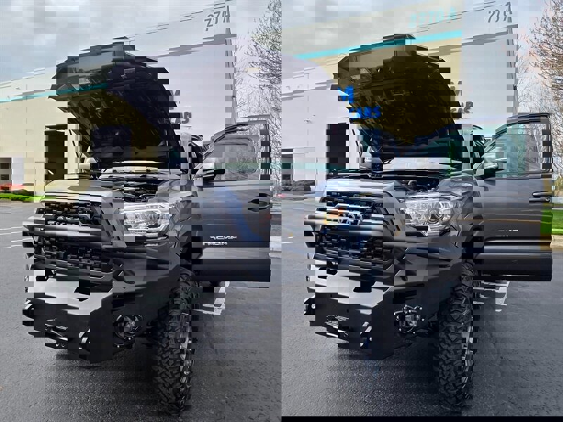 Used 2017 Toyota Tacoma TRD Off-Road w/ Premium & Technology Package image 26