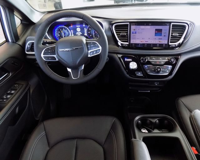 New 2026 Chrysler Pacifica Select image 12
