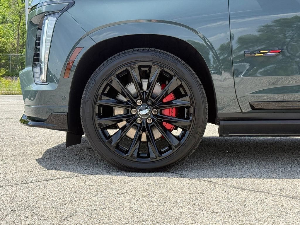 Used 2026 Cadillac Escalade ESV V w/ LPO, ONYX Package AWD/4WD image 2
