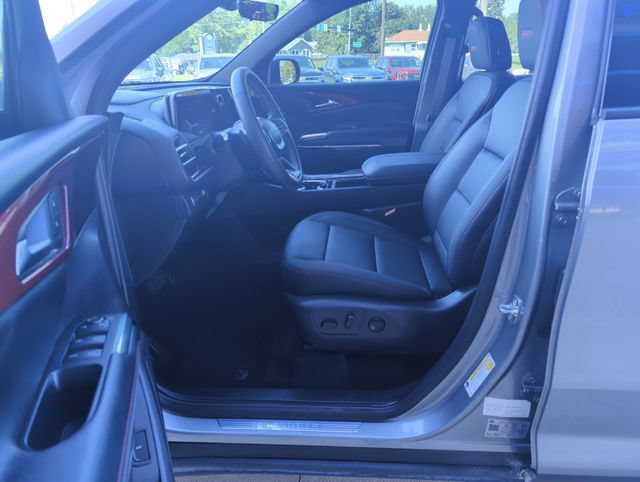 Used 2026 Chevrolet Traverse Z71 w/ LPO, Floor Liner Package AWD/4WD image 11