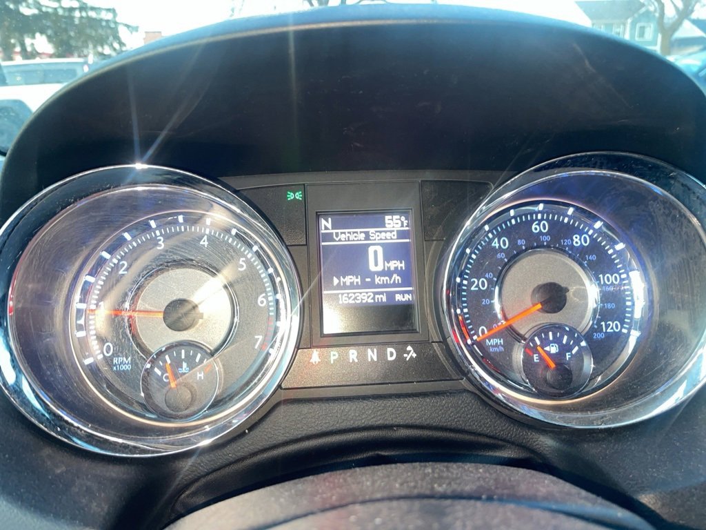 Used 2015 Chrysler Town & Country Touring-L w/ Driver Convenience Group image 12