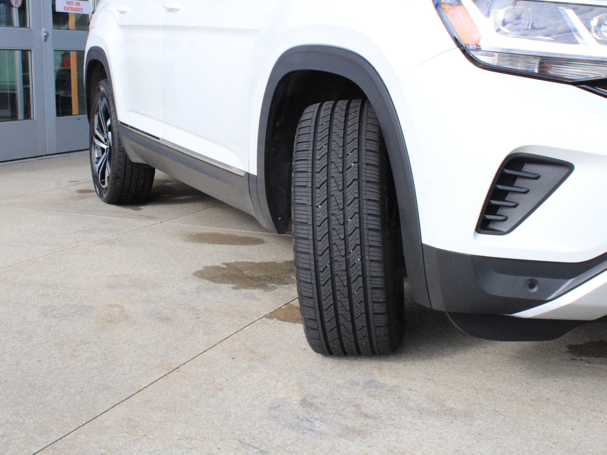 Used 2023 Volkswagen Atlas SEL AWD/4WD image 36