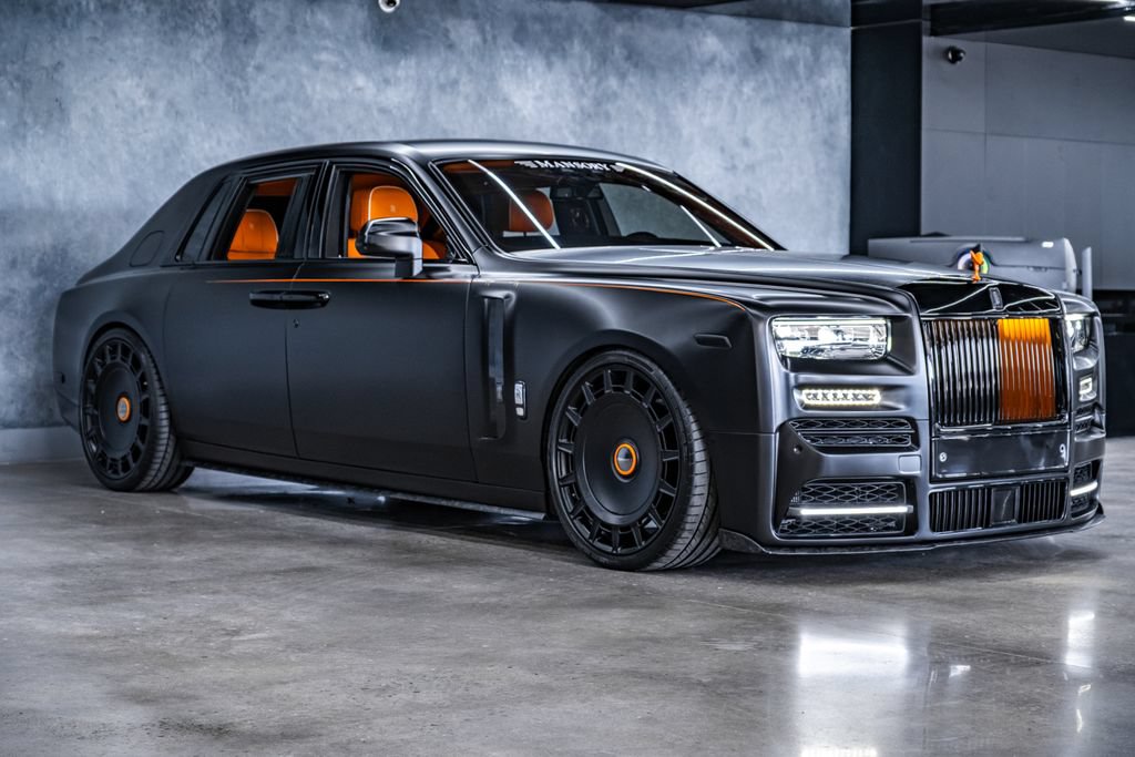 Used 2024 Rolls-Royce Phantom Sedan RWD image 2