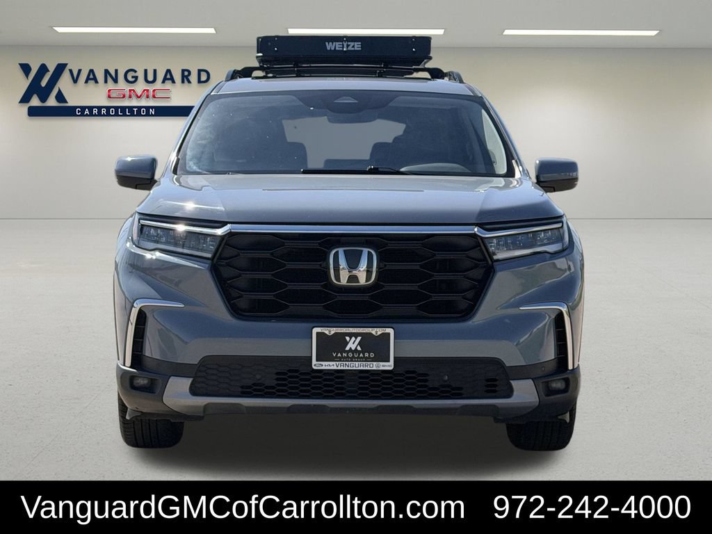 Used 2025 Honda Pilot Touring image 3