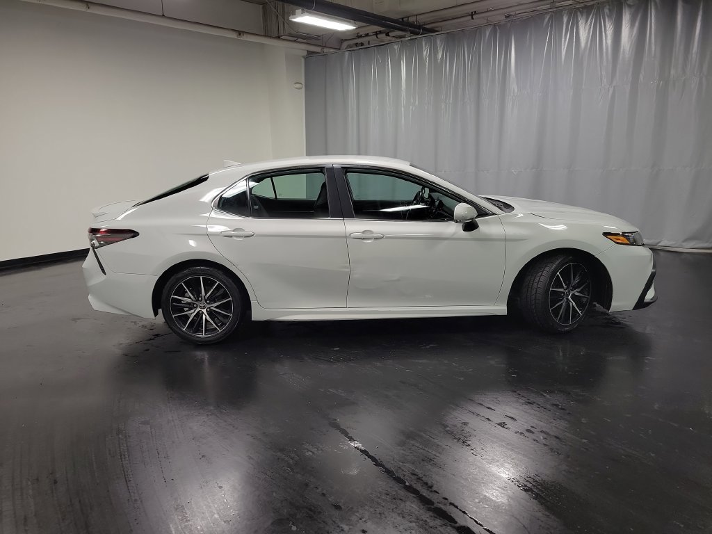 Used 2023 Toyota Camry SE FWD image 9