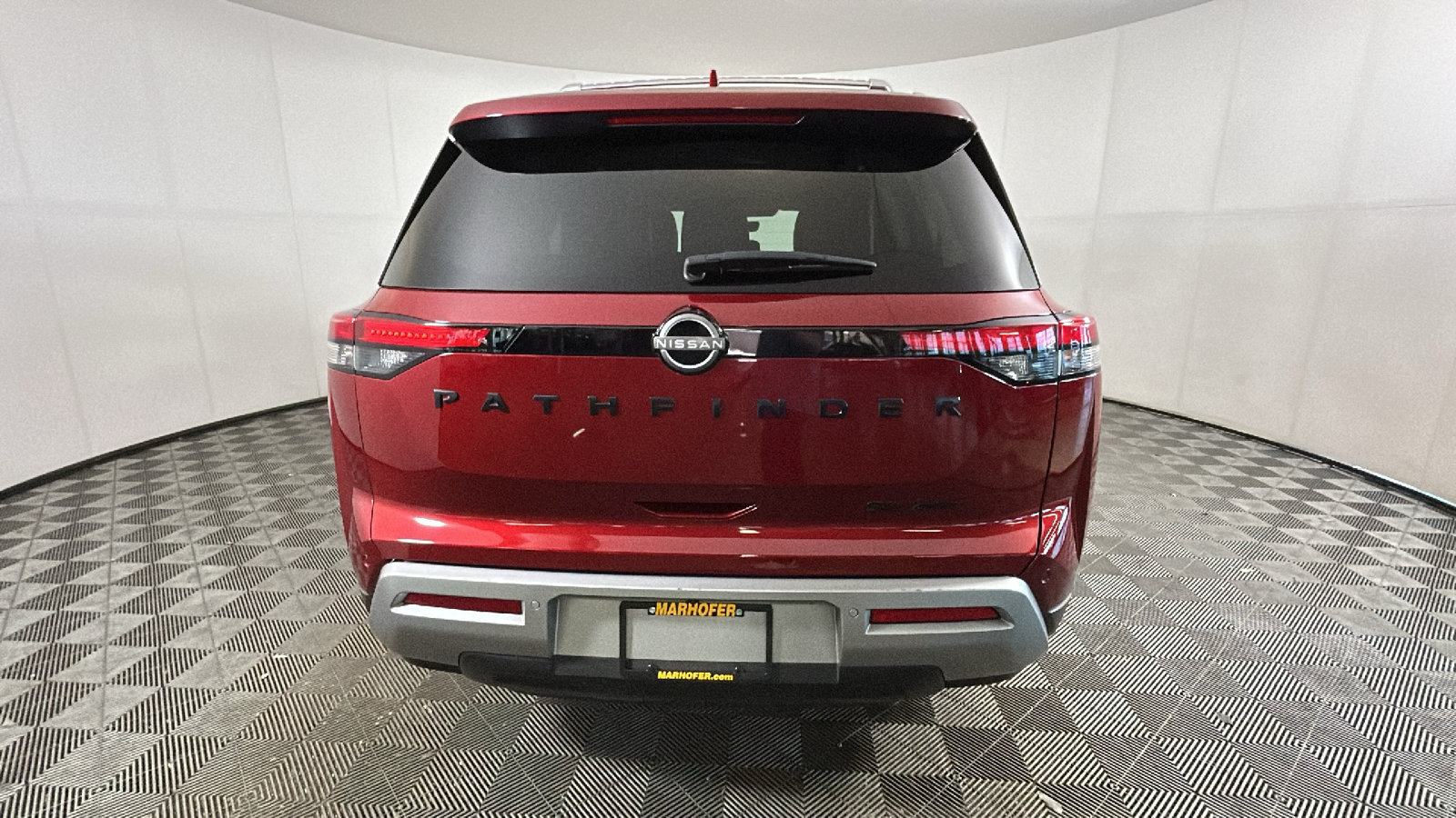 Used 2023 Nissan Pathfinder SL w/ Black Appearance Package AWD/4WD image 4