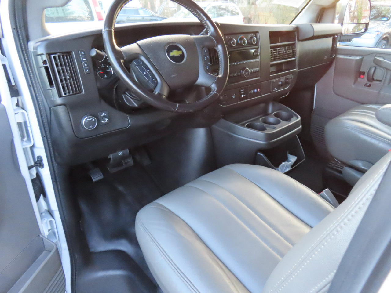 Used 2021 Chevrolet Express 2500 w/ Driver Convenience Package image 8