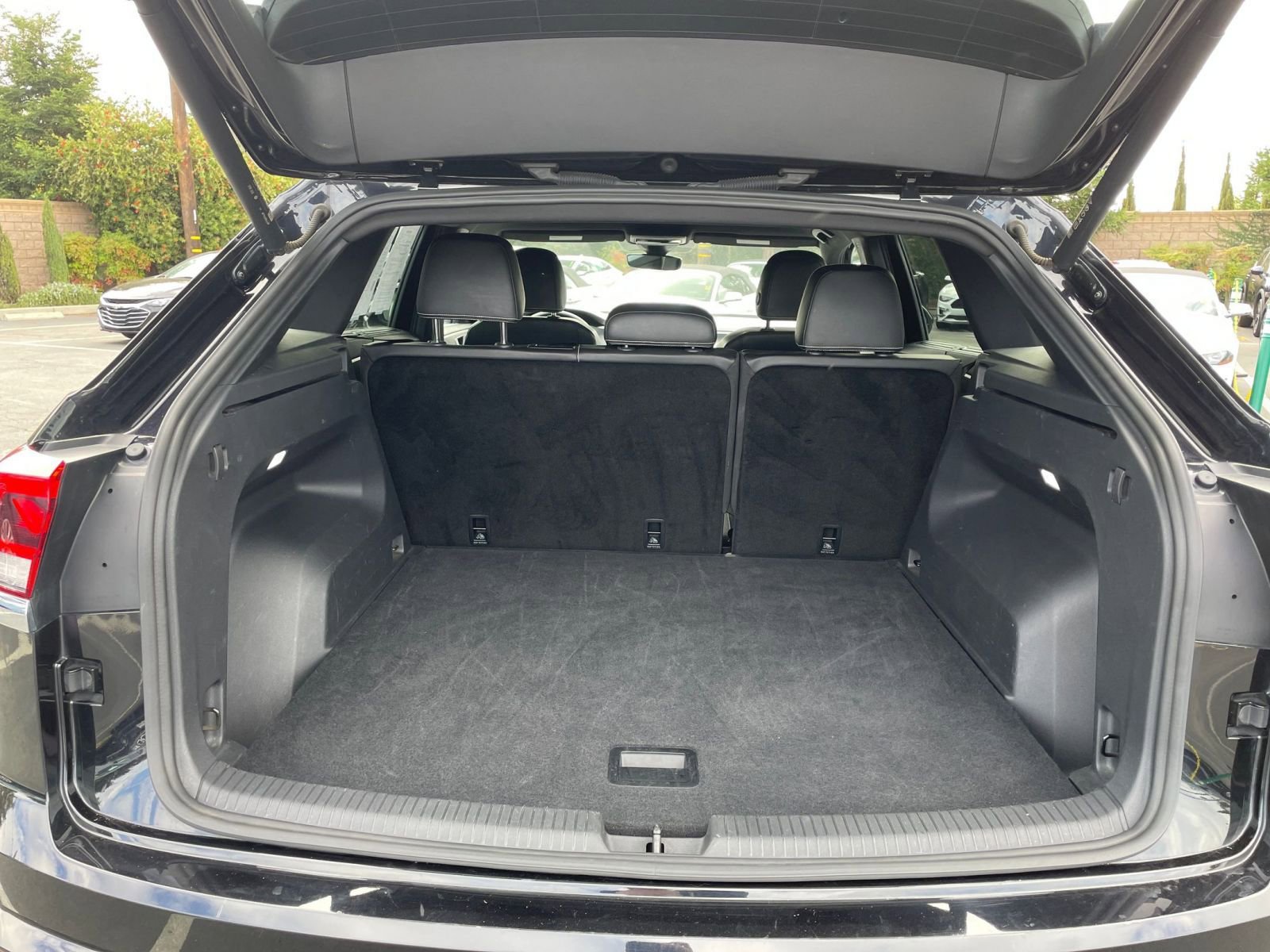 Used 2024 Volkswagen Atlas Cross Sport SE image 33