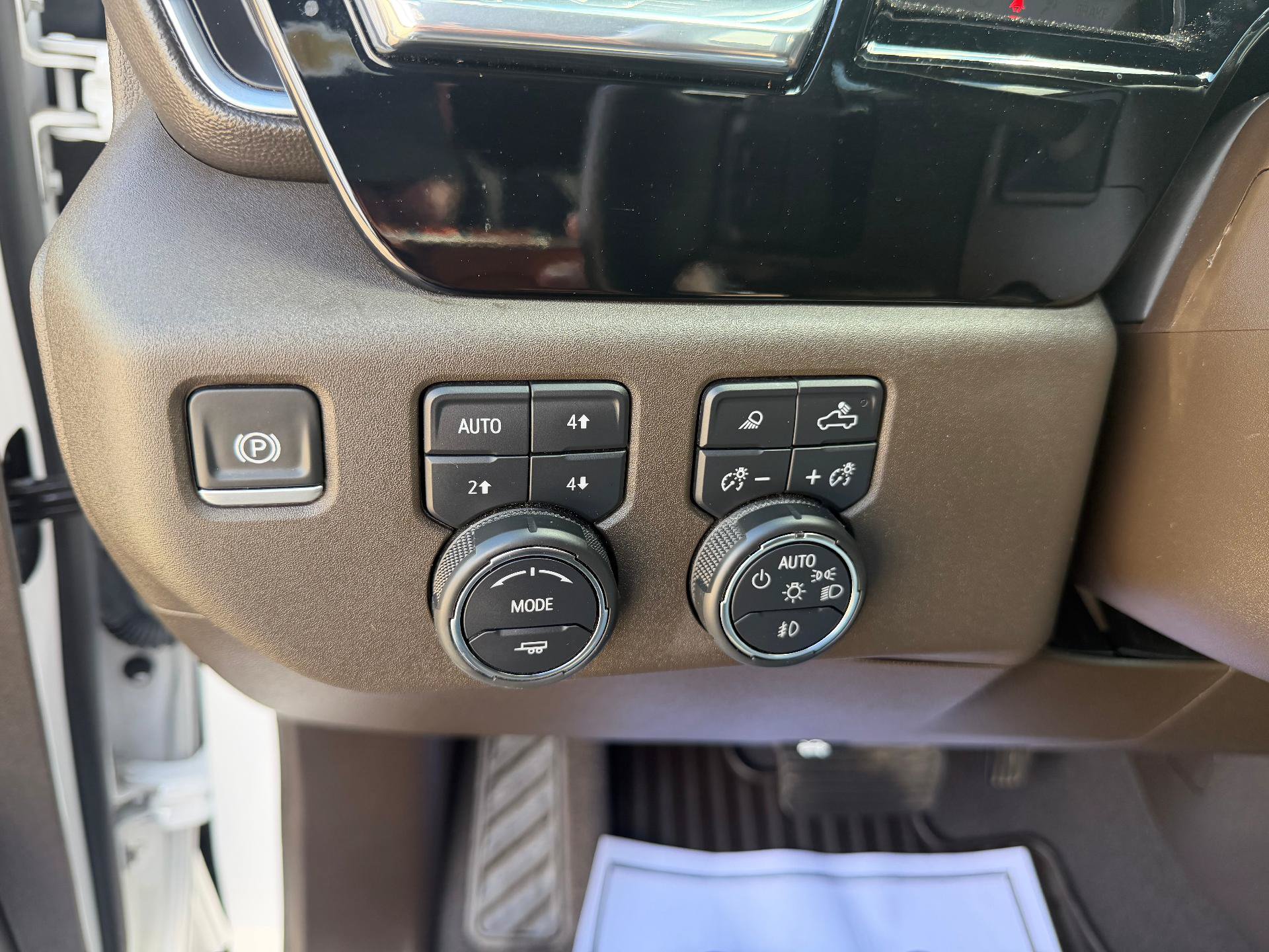 Certified 2024 Chevrolet Silverado 1500 LTZ w/ LTZ Convenience Package II AWD/4WD image 30