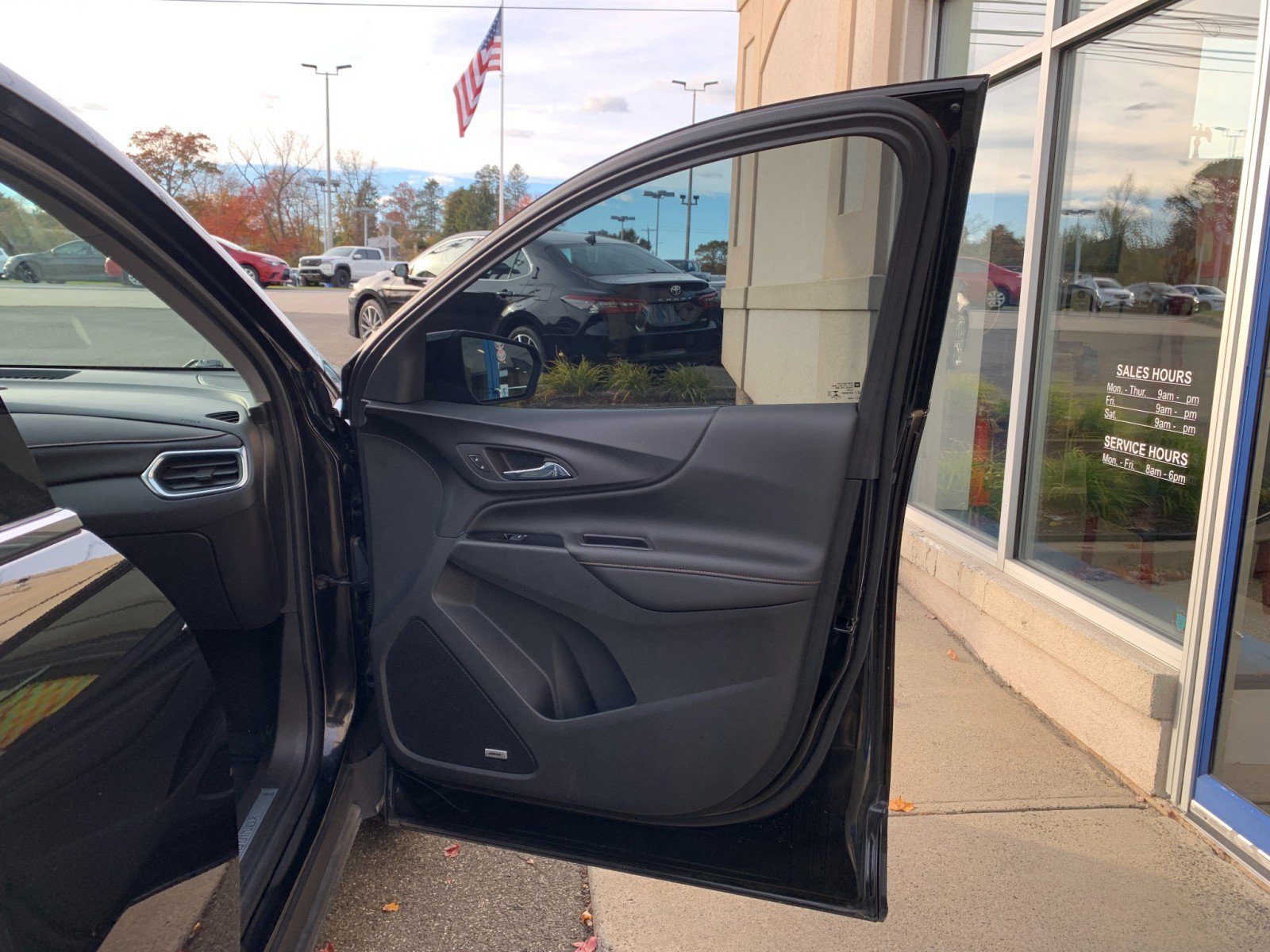 Used 2022 Chevrolet Equinox Premier image 32
