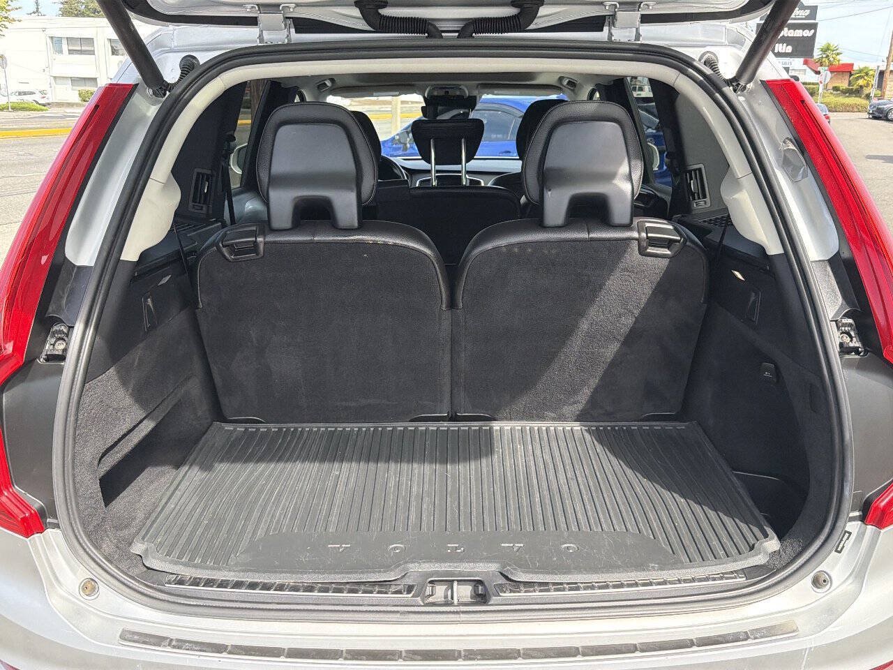 Used 2018 Volvo XC90 T5 Momentum w/ Convenience Package AWD/4WD image 7