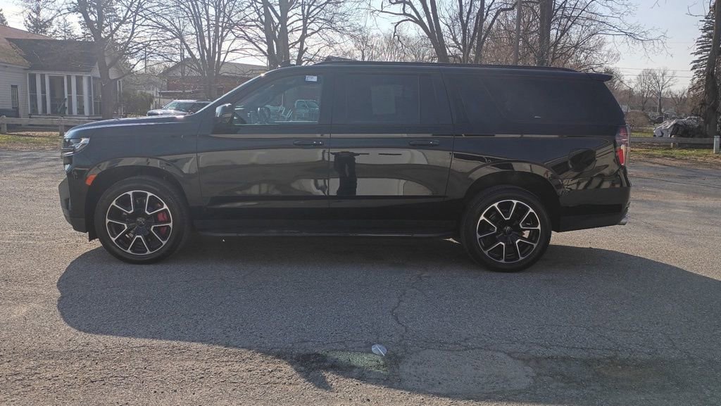 Used 2022 Chevrolet Suburban RST w/ Sport Performance Package AWD/4WD image 4
