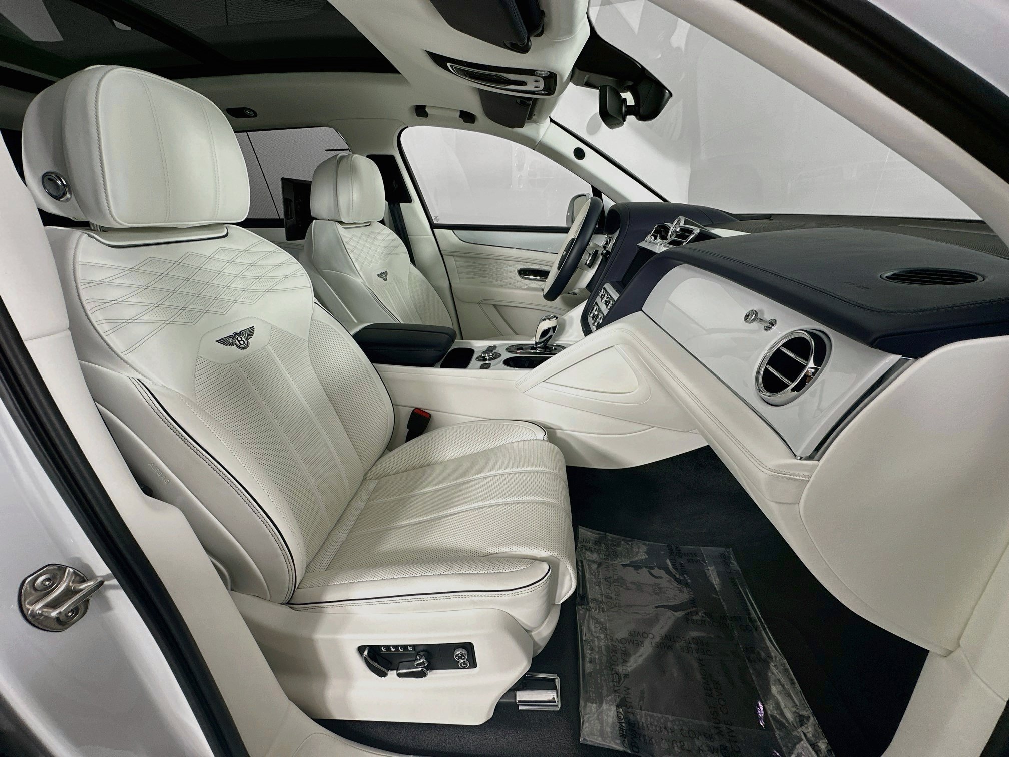 Certified 2023 Bentley Bentayga Extended Wheelbase AWD/4WD image 27