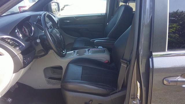 Used 2019 Dodge Grand Caravan SXT image 5