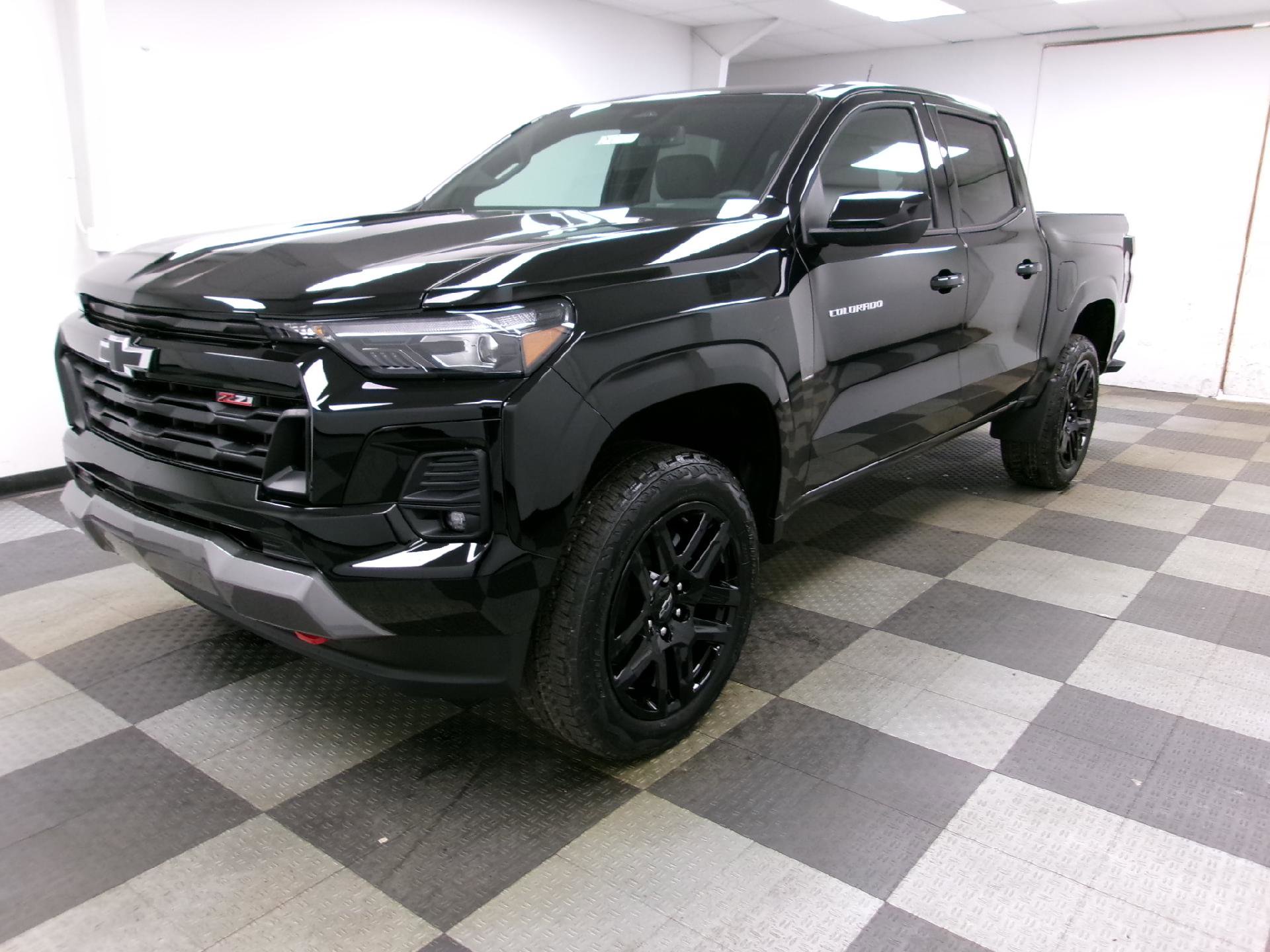 New 2025 Chevrolet Colorado Z71 w/ Z71 Convenience Package 2