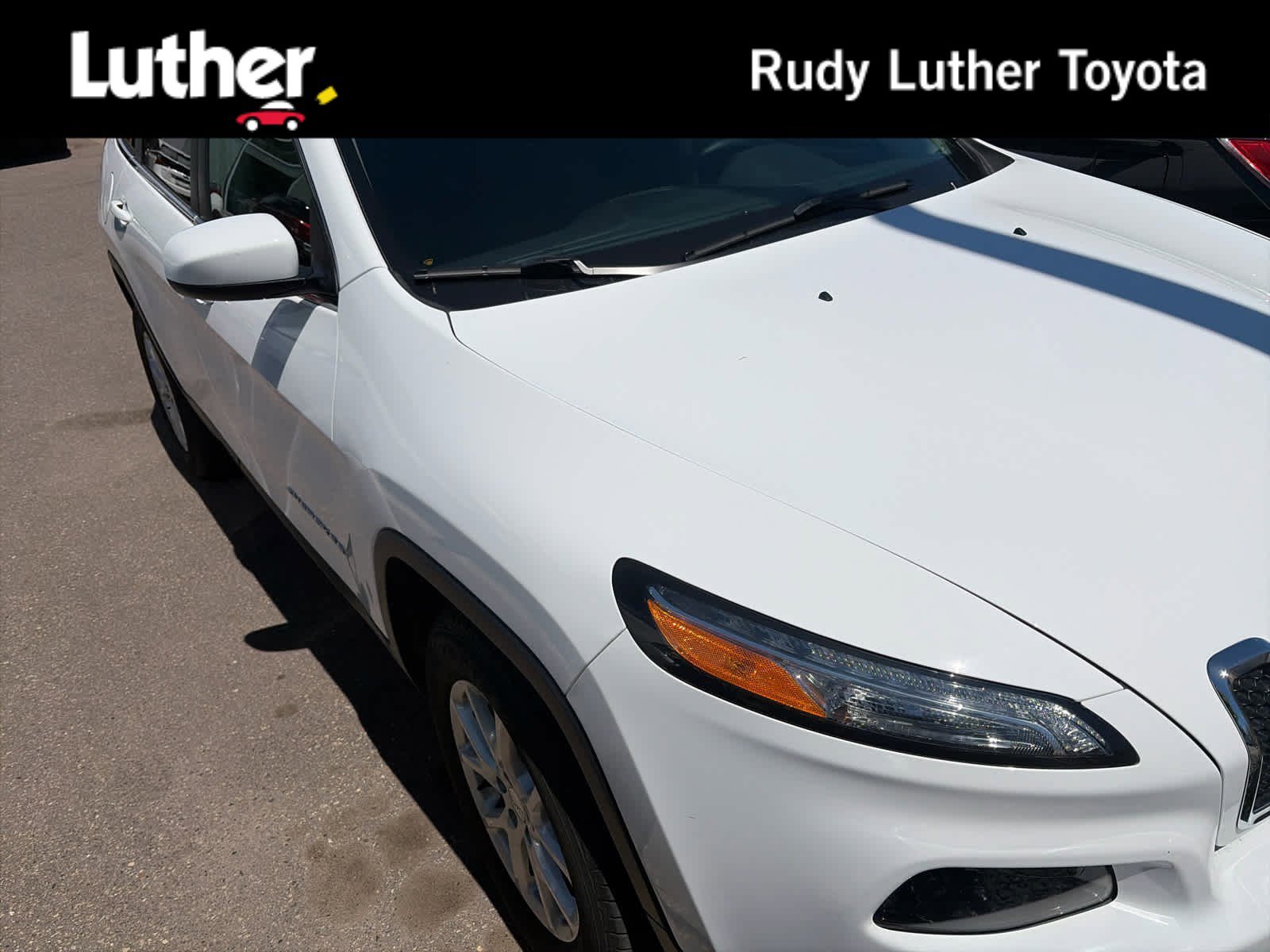 Used 2017 Jeep Cherokee Latitude w/ Cold Weather Group AWD/4WD image 1