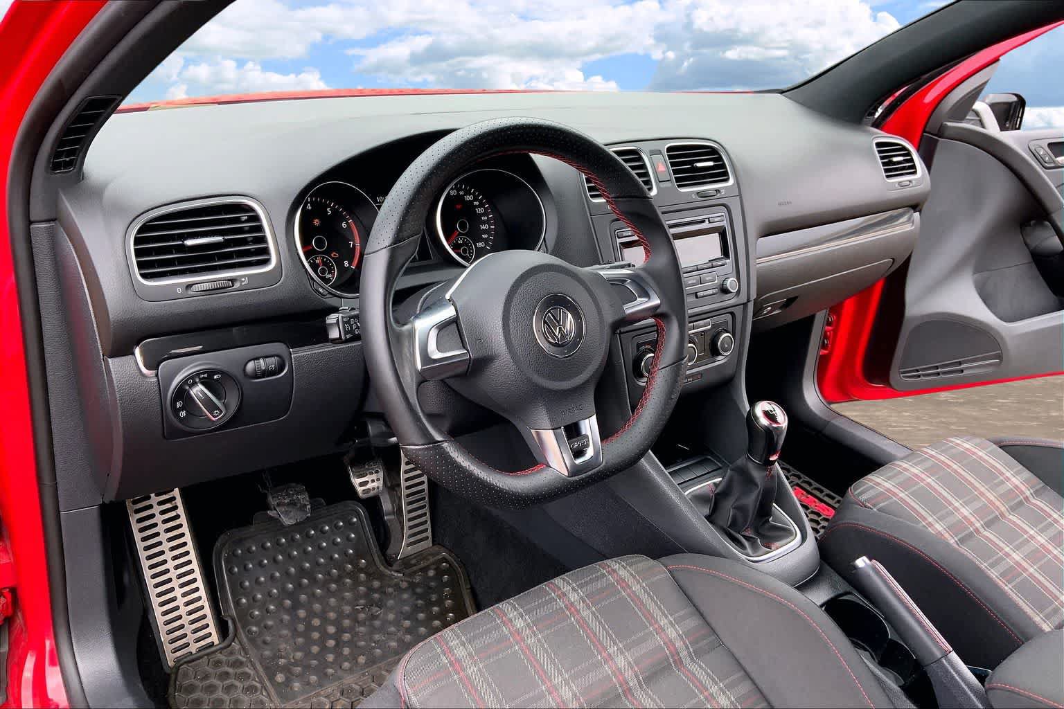 Used 2011 Volkswagen GTI 2-Door FWD image 2