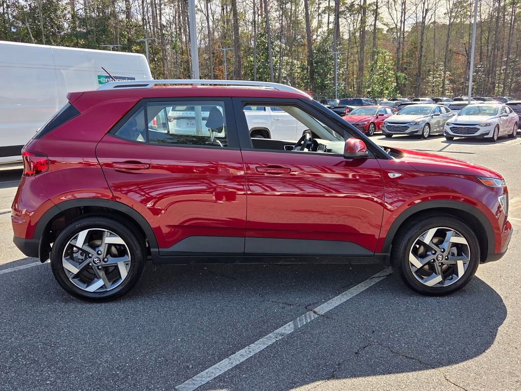 Used 2025 Hyundai Venue SEL image 13