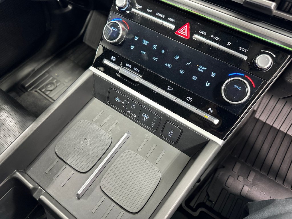 Used 2025 Hyundai Santa Fe Limited FWD image 22