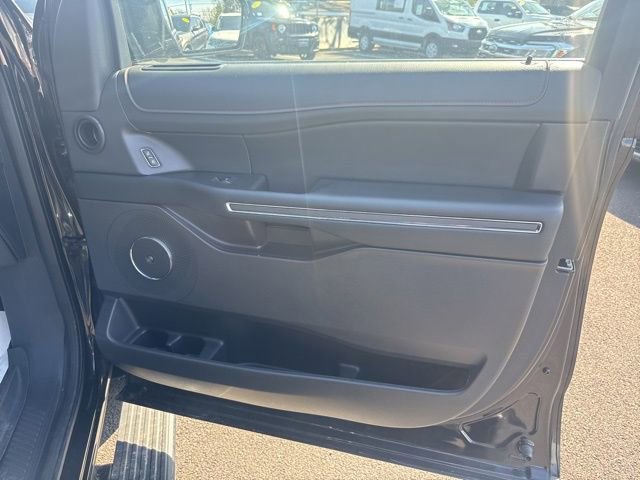 Used 2024 Ford Expedition Limited image 12