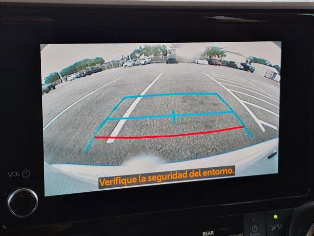Used 2024 Toyota Highlander XLE FWD image 10