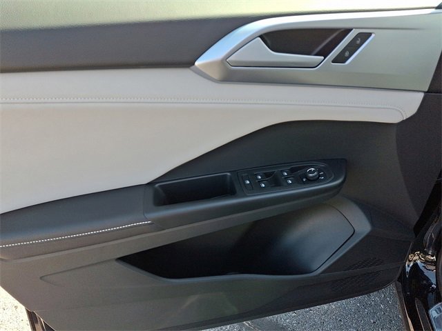 New 2025 Volkswagen Taos SE image 12