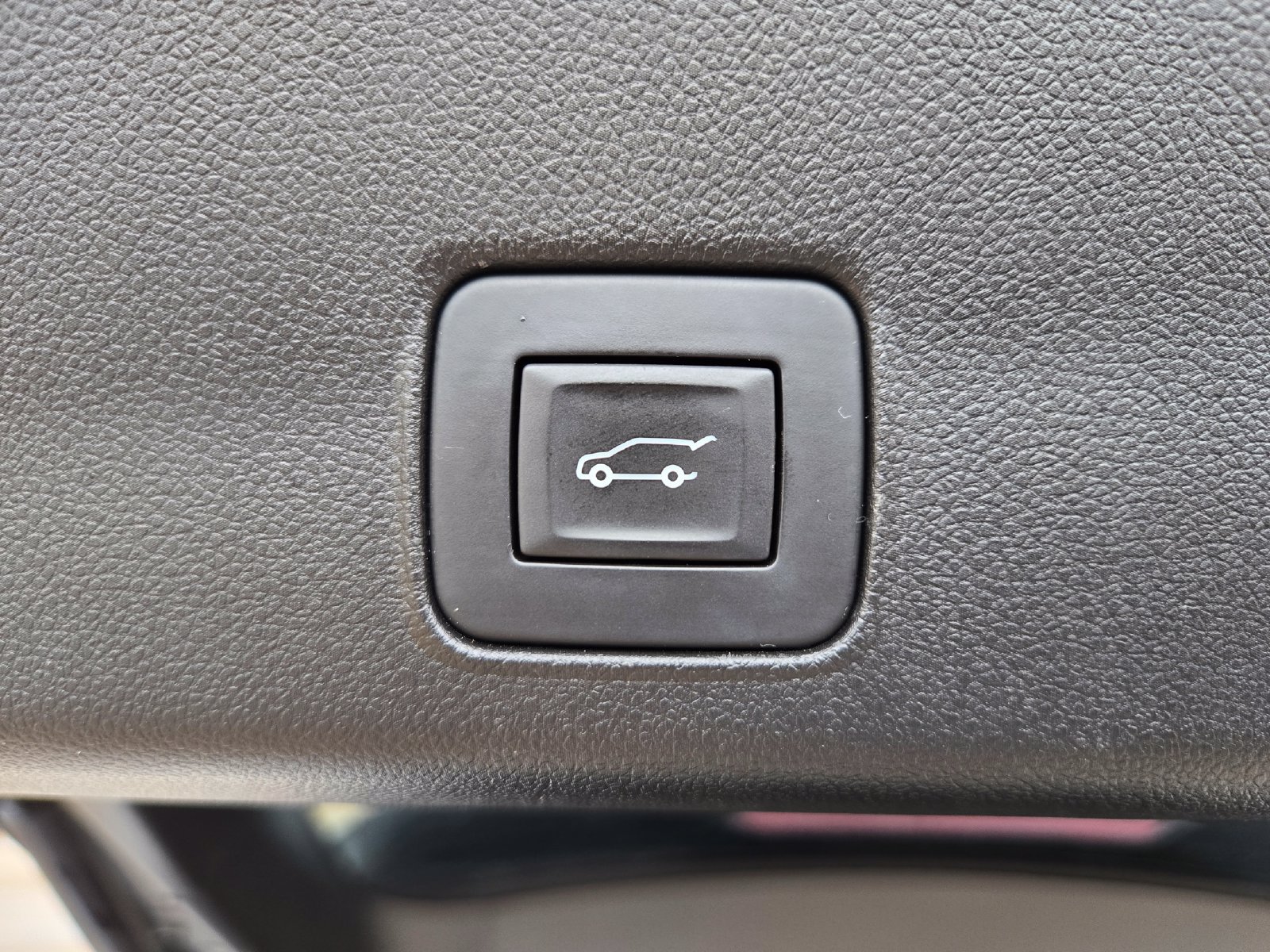 Used 2023 Chevrolet TrailBlazer RS w/ Sun and Liftgate Package FWD image 29