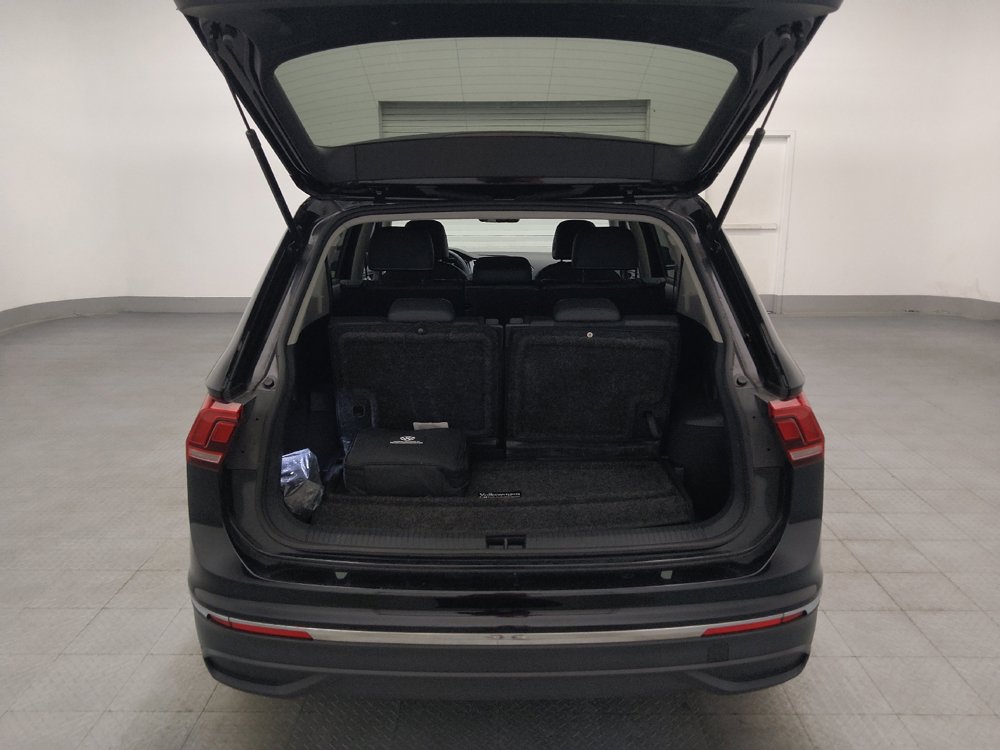 Used 2023 Volkswagen Tiguan SE FWD image 29