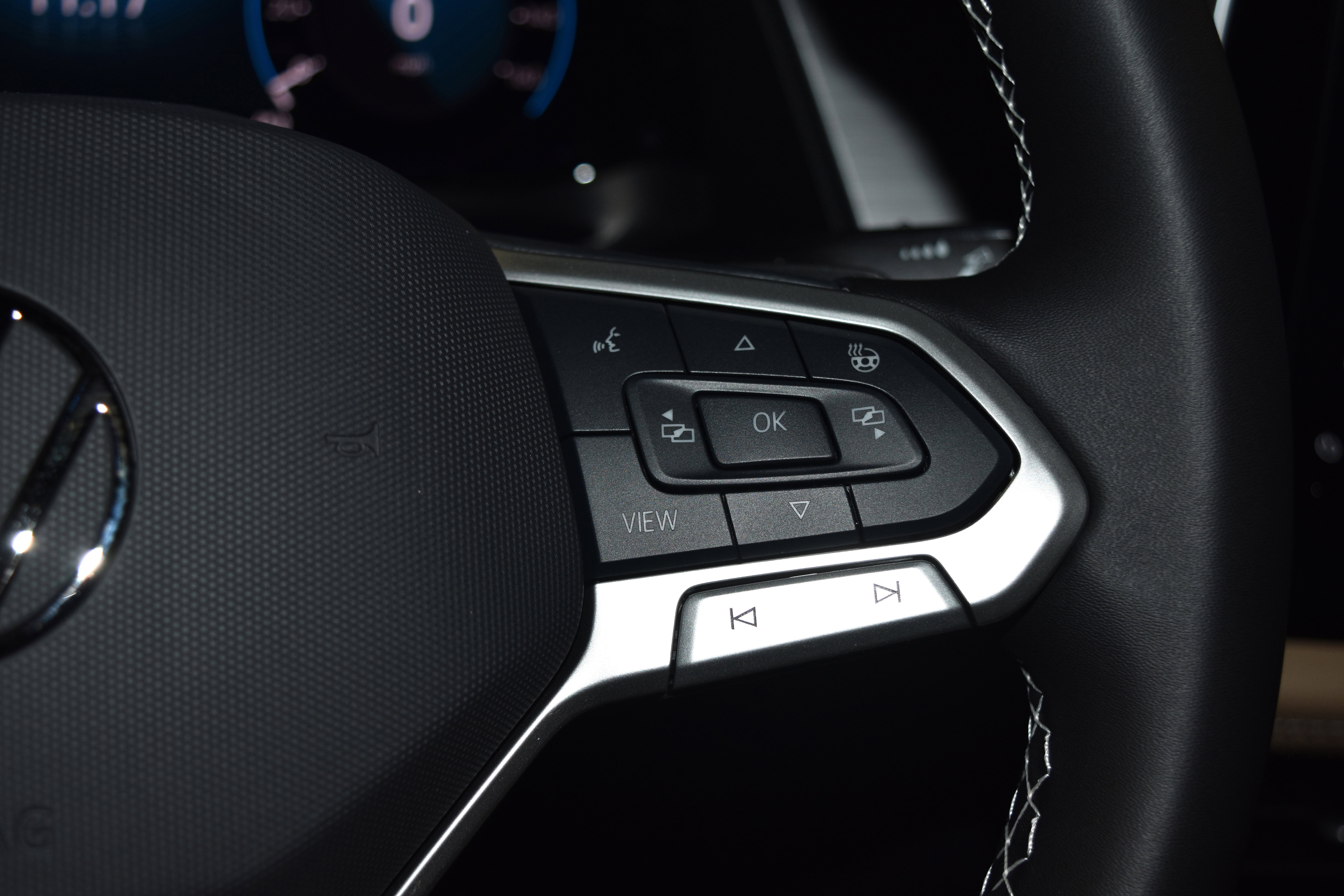 New 2025 Volkswagen Atlas Cross Sport SE image 8