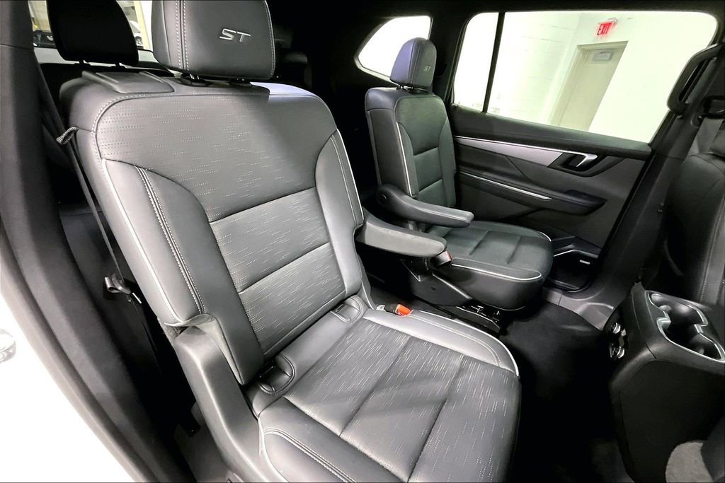 Used 2025 Buick Enclave Sport Touring FWD image 35