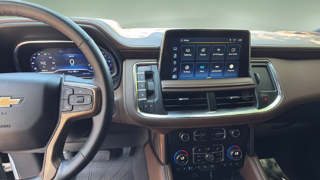 Used 2024 Chevrolet Suburban High Country AWD/4WD image 11