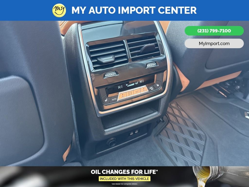 Used 2024 BMW X7 xDrive40i w/ Premium Package image 28