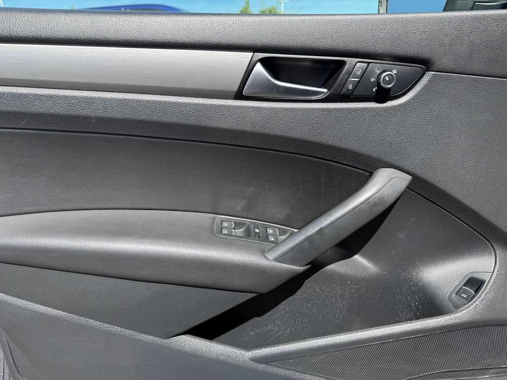 Used 2014 Volkswagen Passat TDI SE FWD image 15