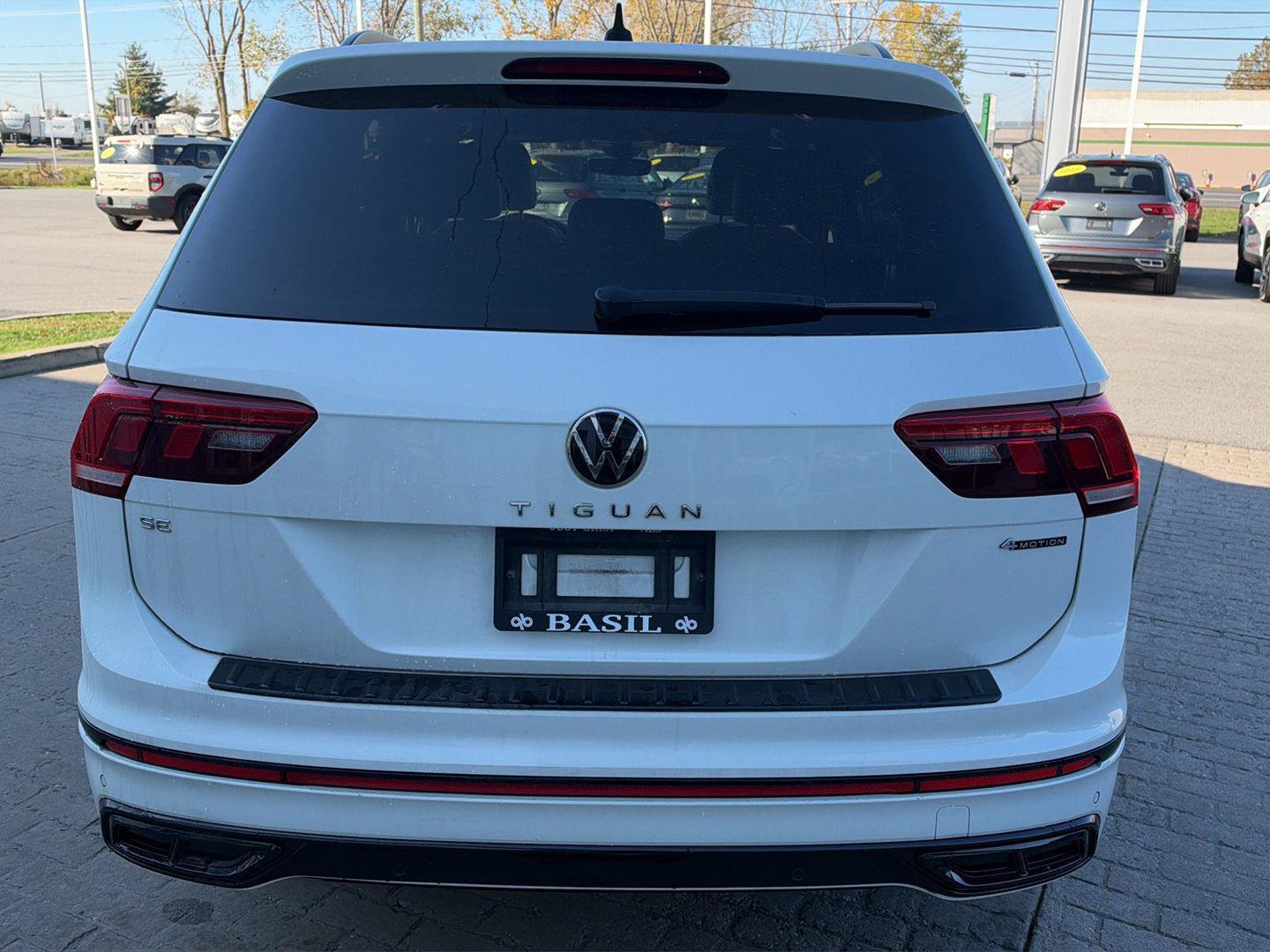 Used 2023 Volkswagen Tiguan SE R-Line AWD/4WD image 5