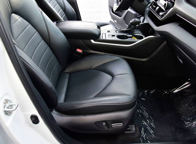 Used 2022 Toyota Highlander XLE image 13