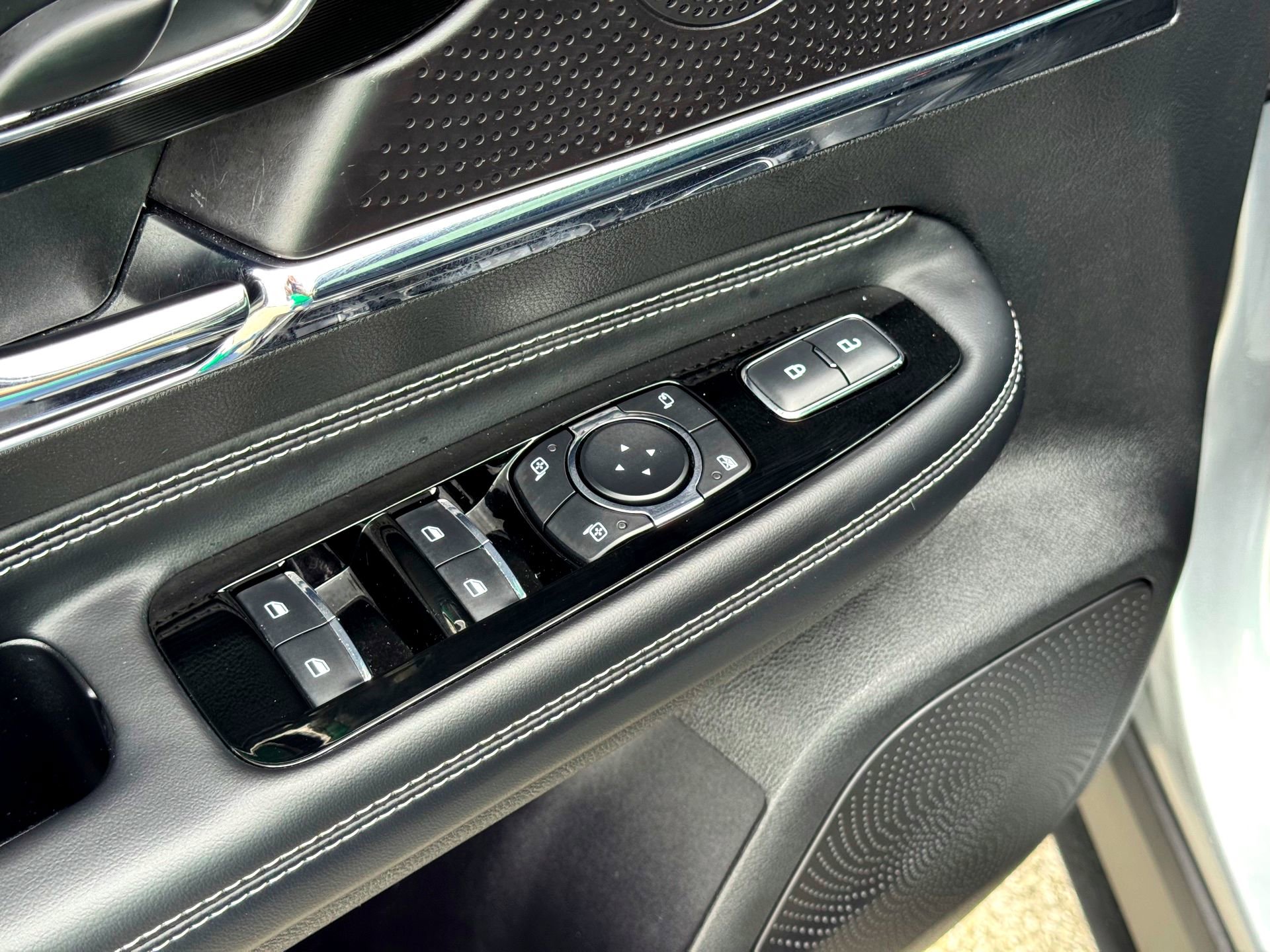 Used 2024 Lincoln Corsair FWD w/ Equipment Group 101A image 17