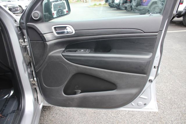 Used 2020 Jeep Grand Cherokee Altitude AWD/4WD image 31