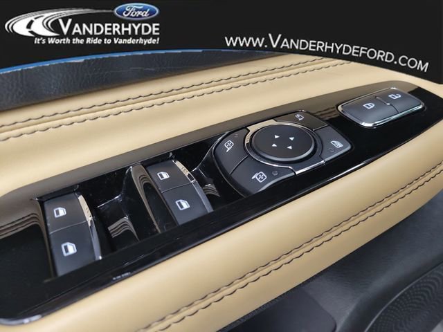 Used 2023 Lincoln Corsair Reserve w/ Equipment Group 201A image 16